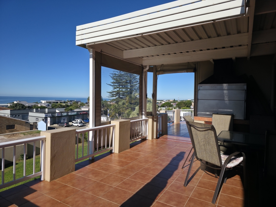 7 Bedroom Property for Sale in Wavecrest Eastern Cape